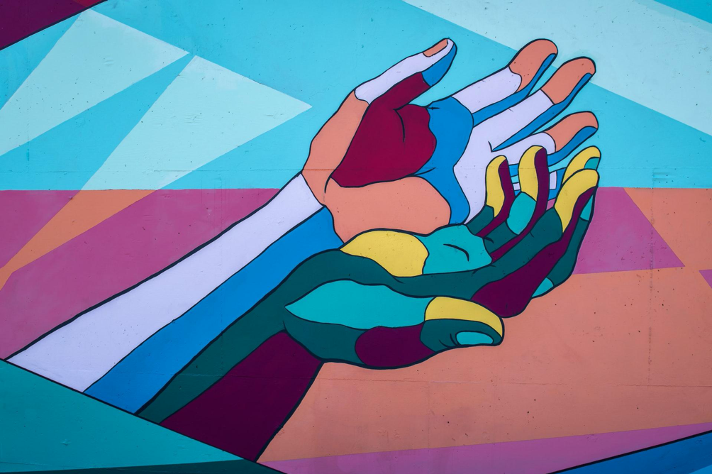 Zusammen oder allein? Diese ausgestreckten Hände symbolisieren die Zusammenarbeit im Vereinsvorstand, welche durch die Vertretungsbefugnis maßgeblich gesteuert wird